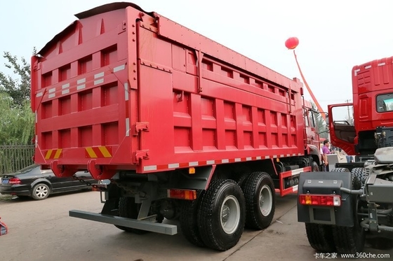 Special del camión de volquete de la arena de SINOTRUK SWZ 8x4 en los ejes delanteros del color rojo HF12 para 55 toneladas