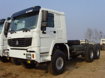 Camión pesado campo a través 6x6 del cargo de Sinotruk toda la impulsión ZZ1311M3861V 350hp de la rueda