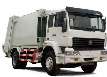 Volumen blanco del camión SINOTRUK HOWO 4x2 6000L del compresor de la basura del color 12m3