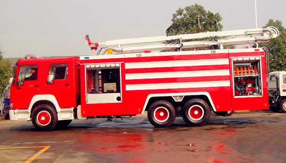 Vehículos de rescate rojos y blancos del fuego del coche de bomberos SINOTRUK HOWO 6x4 12m3 del rescate del bombero