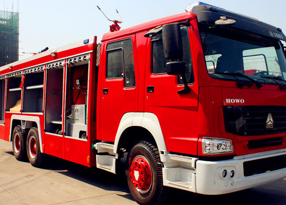 Vehículos de rescate rojos y blancos del fuego del coche de bomberos SINOTRUK HOWO 6x4 12m3 del rescate del bombero