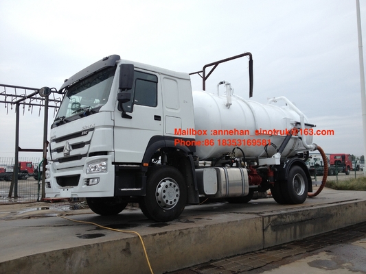 El camión 10000L-15000L 4X2 6 de la succión de las aguas residuales de SINOTRUK HOWO rueda los camiones de la basura líquida