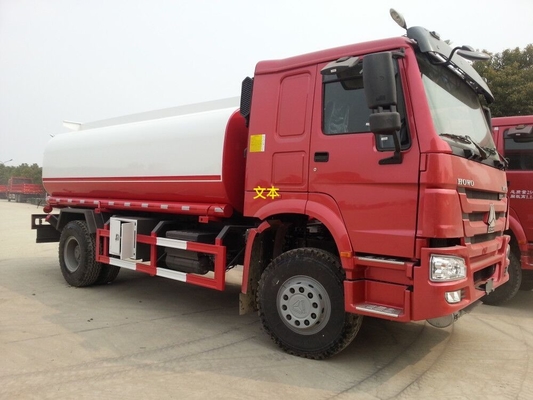 Remolque euro ligero del depósito de gasolina 140HP del camión del tanque de la gasolina de Sinotruk Howo7 5-6 CBM 4X2 LHD