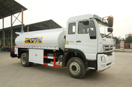 Remolque euro ligero del depósito de gasolina 140HP del camión del tanque de la gasolina de Sinotruk Howo7 5-6 CBM 4X2 LHD