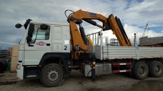 El camión de Sinotruk Howo 6x4 montó el conductor de la mano derecha del conductor de la mano izquierda del euro 2 de la grúa