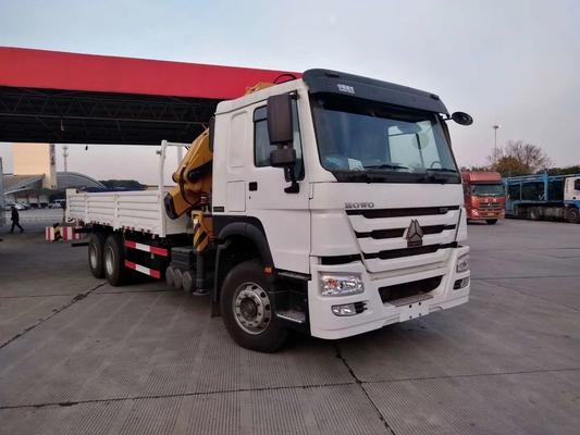 El camión de Sinotruk Howo 6x4 montó el conductor de la mano derecha del conductor de la mano izquierda del euro 2 de la grúa