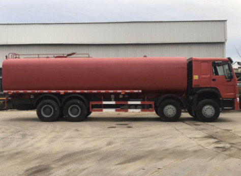 camión del tanque de agua de 30000L Sinotruk Howo7 con el sistema de espray