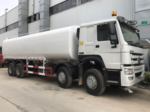 camión del tanque de agua de 30000L Sinotruk Howo7 con el sistema de espray