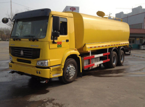 camión del tanque de agua de 30000L Sinotruk Howo7 con el sistema de espray