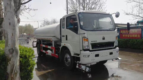 Emisión del euro 3 del camión del tanque de agua del modelo 8000L de la luz de Sinotruk 4x2
