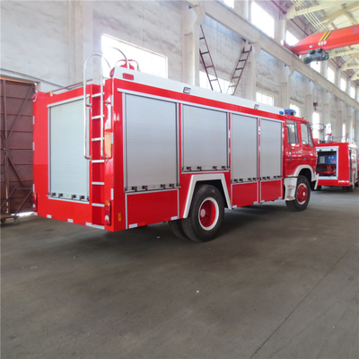 Camión rojo de la lucha contra el fuego de 140KW 5000L Dongfeng 4*2