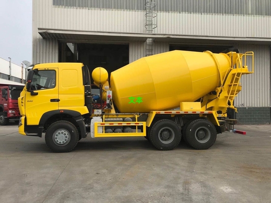 Camión del tanque del mezclador de HC16 Sinotruk 10M3 con la bomba y el motor de Italia