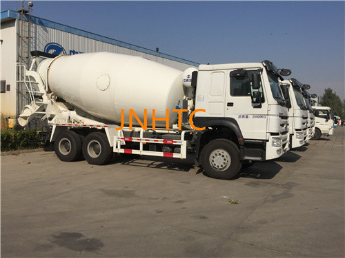 Howo Sinotruk 9 asientos cúbicos del camión dos del mezclador de cemento de 10m3 12CBM