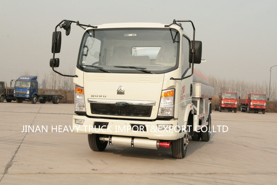 Camión del tanque de aceite de Sinotruk Howo 4x2 RHD LHD 5000 litros de 5m3 3 toneladas