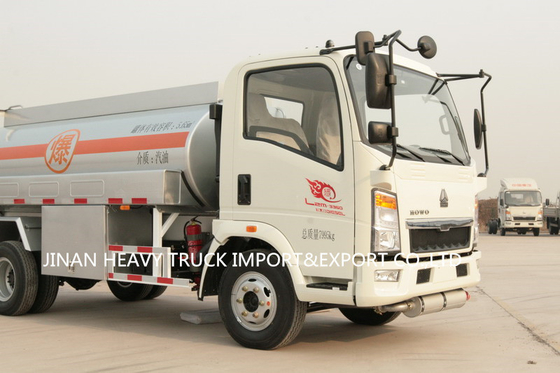 Camión del tanque de aceite de Sinotruk Howo 4x2 RHD LHD 5000 litros de 5m3 3 toneladas