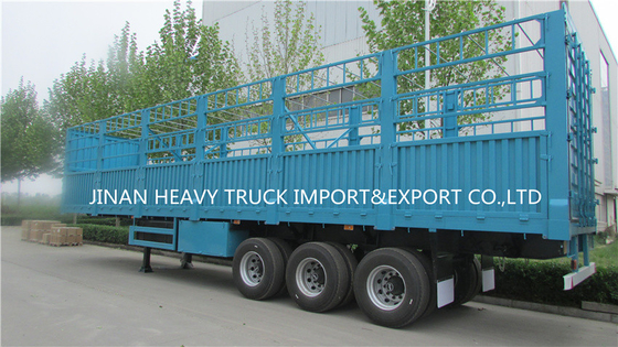 Camión del portador de Semi Trailer Livestock de la cerca con 3 árboles