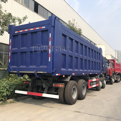 Uno mismo de SINOTRUK HOWO 12 Wheeler Heavy Duty Dump Truck que carga 8x4 3cbm 371hp
