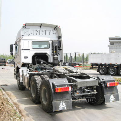Camiones del tractor remolque de la cabeza 6x4 RHD del tractor de Sinotruk HOWO en Tanzania