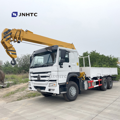 El camión telescópico de Sinotruk Howo 6x4 10 montó la grúa de Crane Straight Arm Cargo Truck