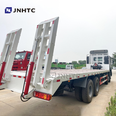Camión del cargo de HOWO para el remolque plano del transporte de la maquinaria de construcción de Eacavator