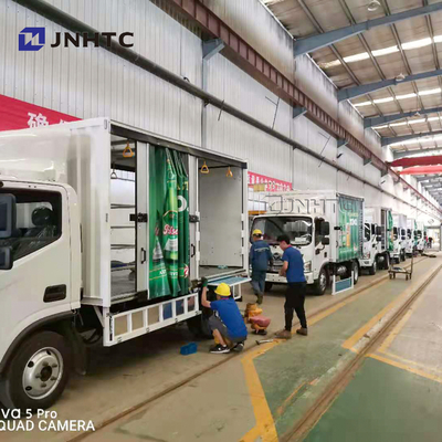 El camión del congelador de refrigerador de Sinotruk HOWO 4x2 bebe el camión refrigerado bebida de la caja