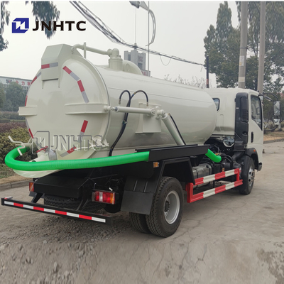Euro 3 Rhd LHD del camión de la succión de las aguas residuales de Sinotruk HOWO 4X2 5000 litros