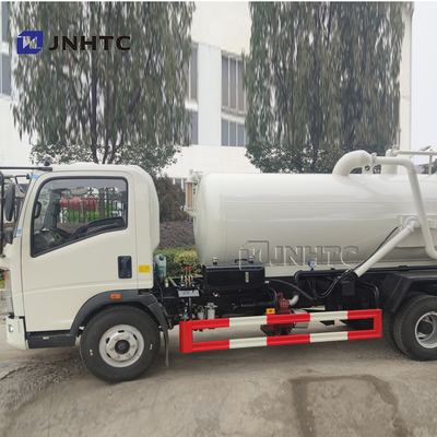 Euro 3 Rhd LHD del camión de la succión de las aguas residuales de Sinotruk HOWO 4X2 5000 litros