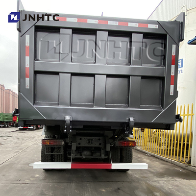 Ruedas resistentes negras 420hp Sinotruk Tipper Truck New Model del camión volquete 12