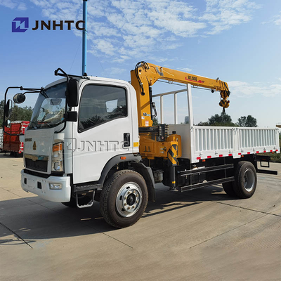 Pequeño camión del cargo de Sinotruk Howo 4*4 con la grúa 3.2T