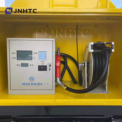 Camión de petrolero de reaprovisionamiento de combustible del combustible de Sinotruk Howo 3000L 5000L 4x2 de poca potencia