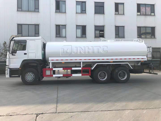 Camión del tanque de la regadera del petrolero de Bowser del agua de Sinotruk HOWO 6X4 371HP 20m3