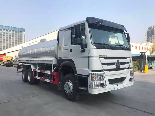 Camión del tanque de la regadera del petrolero de Bowser del agua de Sinotruk HOWO 6X4 371HP 20m3