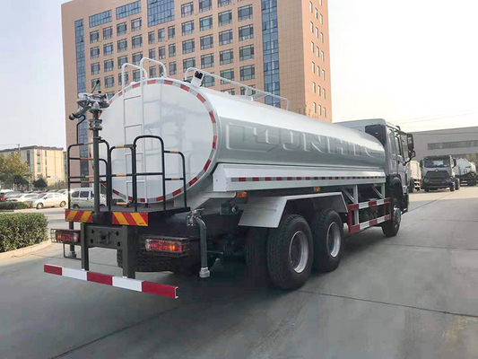 Camión del tanque de la regadera del petrolero de Bowser del agua de Sinotruk HOWO 6X4 371HP 20m3