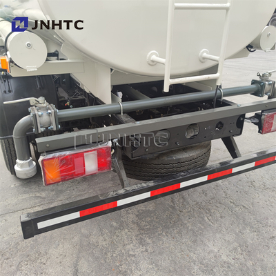Camión del tanque de acero inoxidable de poca potencia de agua de Howo 5000 litros