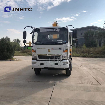 El camión del cargo de la placa plana montó a Crane Sinotruk HOWO 4x4 toda la impulsión de la rueda