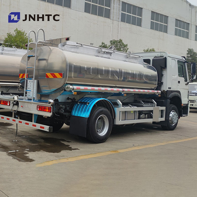 Camión de petrolero de Sinotruk Howo de la aleación de aluminio de 6 ruedas 10000 litros con el dispensador