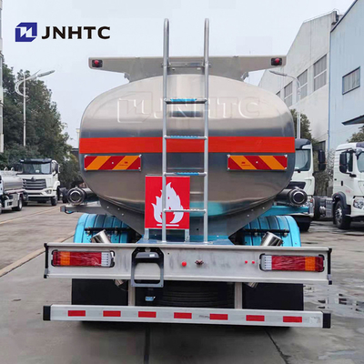 Camión de petrolero de Sinotruk Howo de la aleación de aluminio de 6 ruedas 10000 litros con el dispensador